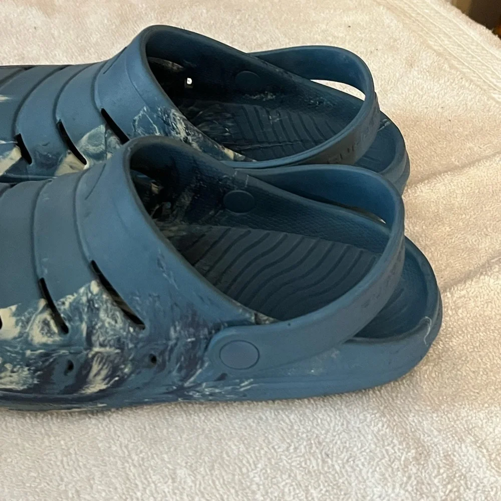 Rugged Shark Tie Dy Sandals Sz 9